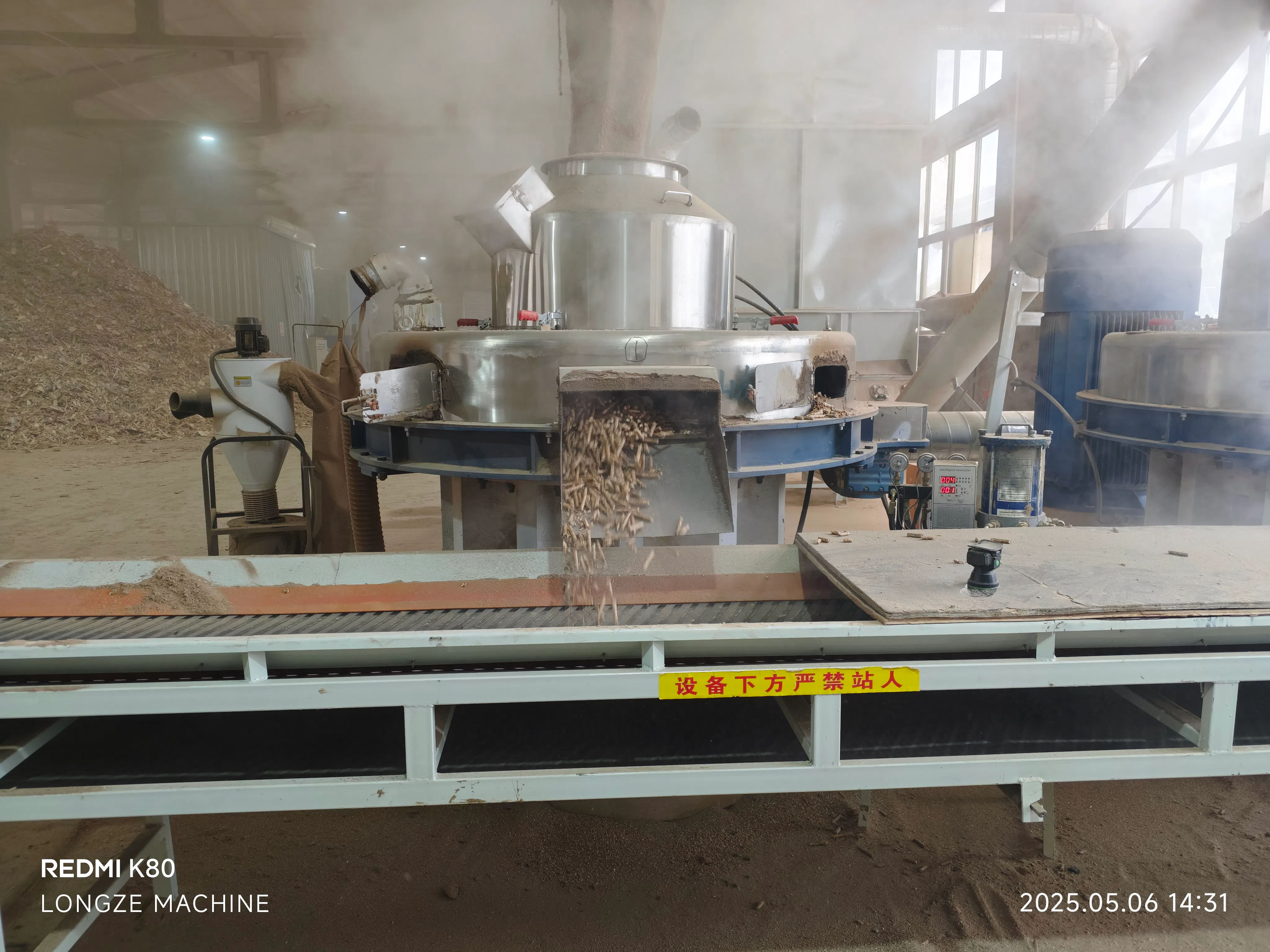 Shandong Longe completa con éxito la prueba de funcionamiento del molino de pellets de biomasa XGJ560 de 110 kW